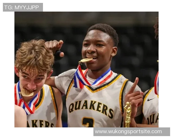 阿杜蒂耶罗在G联盟上演惊天隔扣防守球员被撞翻在地